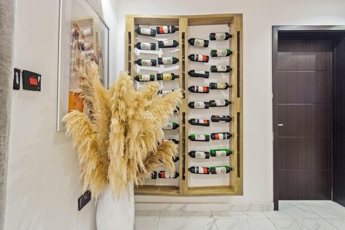 Luxury Furnished 1bedroom Apartment with Ps5 and Private Gym, Lekki Phase 1, Lekki, Lagos, Flat / Apartment Short Let