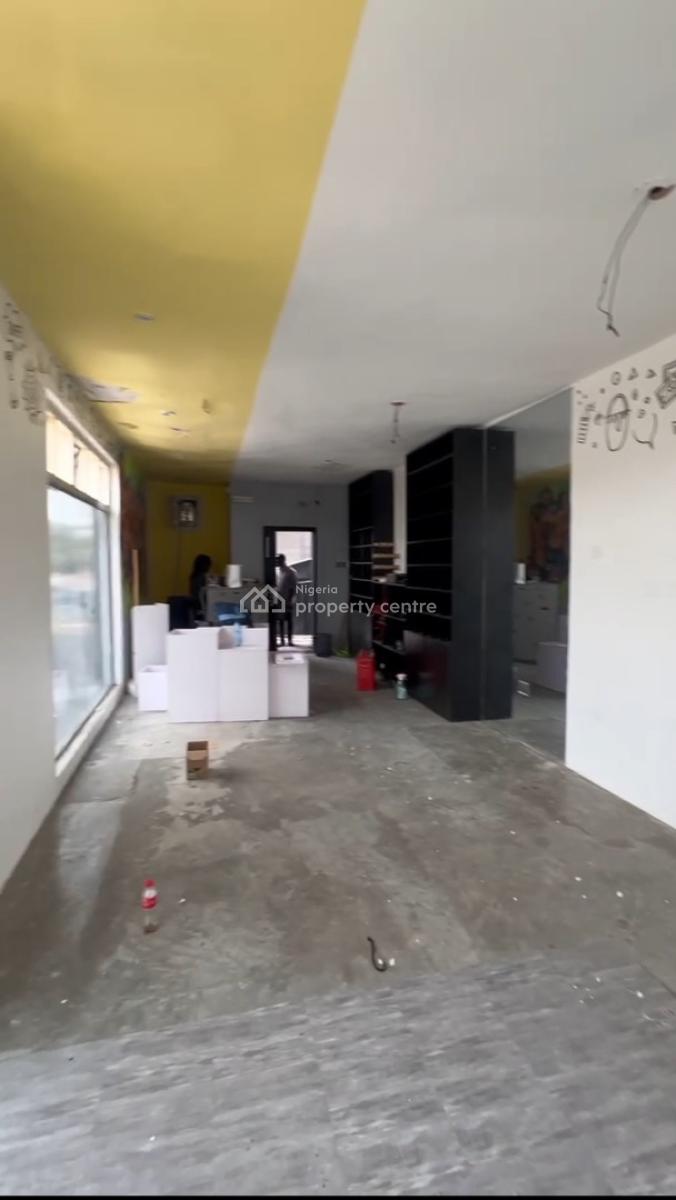 Shop/office Space Available on Admiralty Way, Lekki Phase 1, Admiralty Way, Lekki Phase 1, Lekki, Lagos, Plaza / Complex / Mall for Rent
