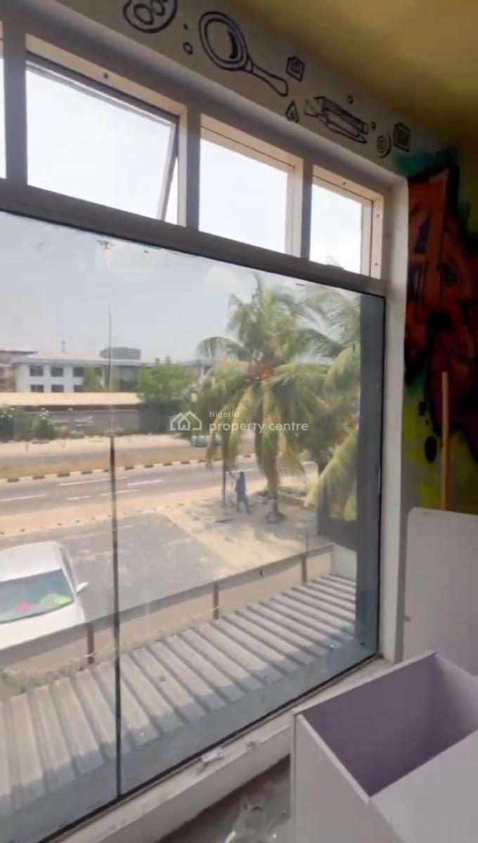 Shop/office Space Available on Admiralty Way, Lekki Phase 1, Admiralty Way, Lekki Phase 1, Lekki, Lagos, Plaza / Complex / Mall for Rent