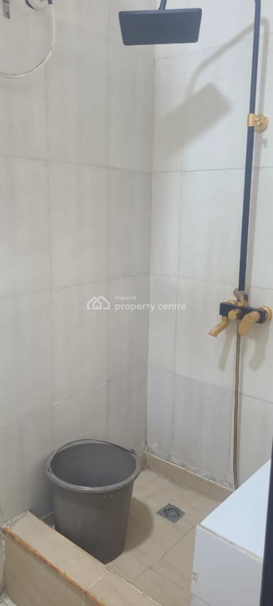 Lovely One Room Bq with Ample Space for Urgent Take, Bourdillon Court Estate, Chevron Drive, Lekki, Lekki, Lagos, Self Contain (single Rooms) for Rent