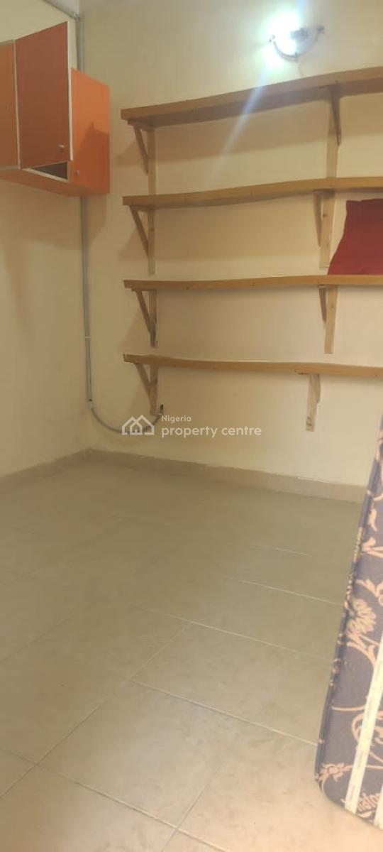 Lovely One Room Bq with Ample Space for Urgent Take, Bourdillon Court Estate, Chevron Drive, Lekki, Lekki, Lagos, Self Contain (single Rooms) for Rent
