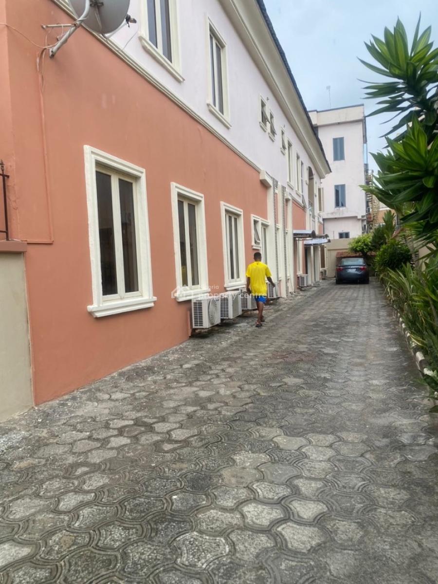 Renovated 3 Bedrooms Flats with Bq, Chevron, Lekki Phase 2, Lekki, Lagos, Flat / Apartment for Rent