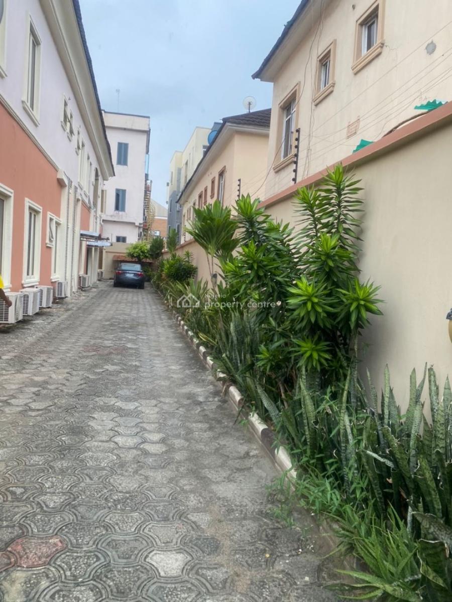 Renovated 3 Bedrooms Flats with Bq, Chevron, Lekki Phase 2, Lekki, Lagos, Flat / Apartment for Rent