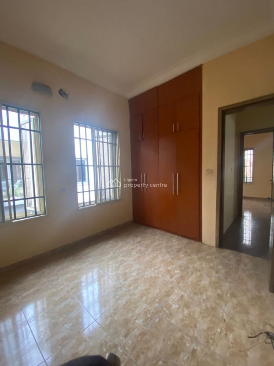 Renovated 3 Bedrooms Flats with Bq, Chevron, Lekki Phase 2, Lekki, Lagos, Flat / Apartment for Rent