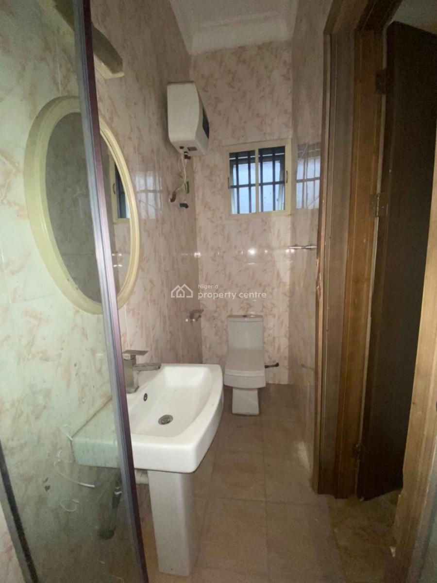 Renovated 3 Bedrooms Flats with Bq, Chevron, Lekki Phase 2, Lekki, Lagos, Flat / Apartment for Rent