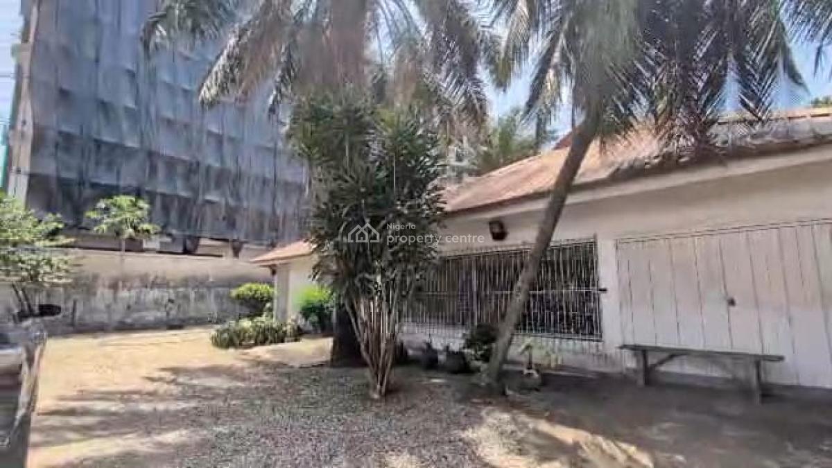 4 Bedrooms Bungalow with 2 Rooms Bq on 1800sqm @ Ikeja Gra. Office Or, Ikeja Gra Lagos, Ikeja, Lagos, House for Rent