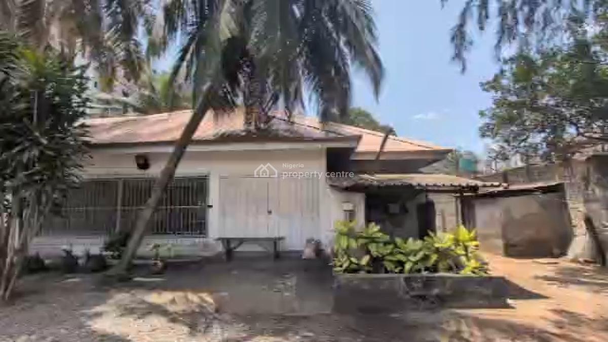 4 Bedrooms Bungalow with 2 Rooms Bq on 1800sqm @ Ikeja Gra. Office Or, Ikeja Gra Lagos, Ikeja, Lagos, House for Rent