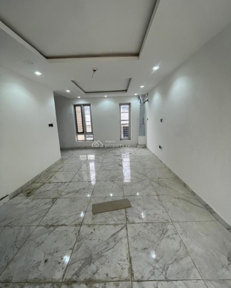 Spacious 3 Bedroom Apartment, Lekki Phase 1, Lekki, Lagos, Flat / Apartment for Rent