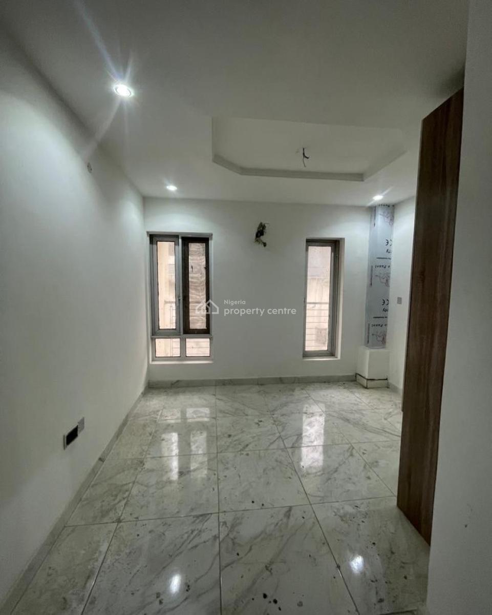 Spacious 3 Bedroom Apartment, Lekki Phase 1, Lekki, Lagos, Flat / Apartment for Rent