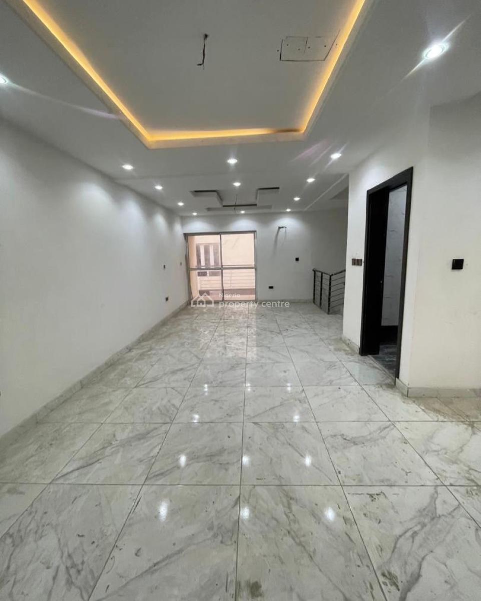 Spacious 3 Bedroom Apartment, Lekki Phase 1, Lekki, Lagos, Flat / Apartment for Rent