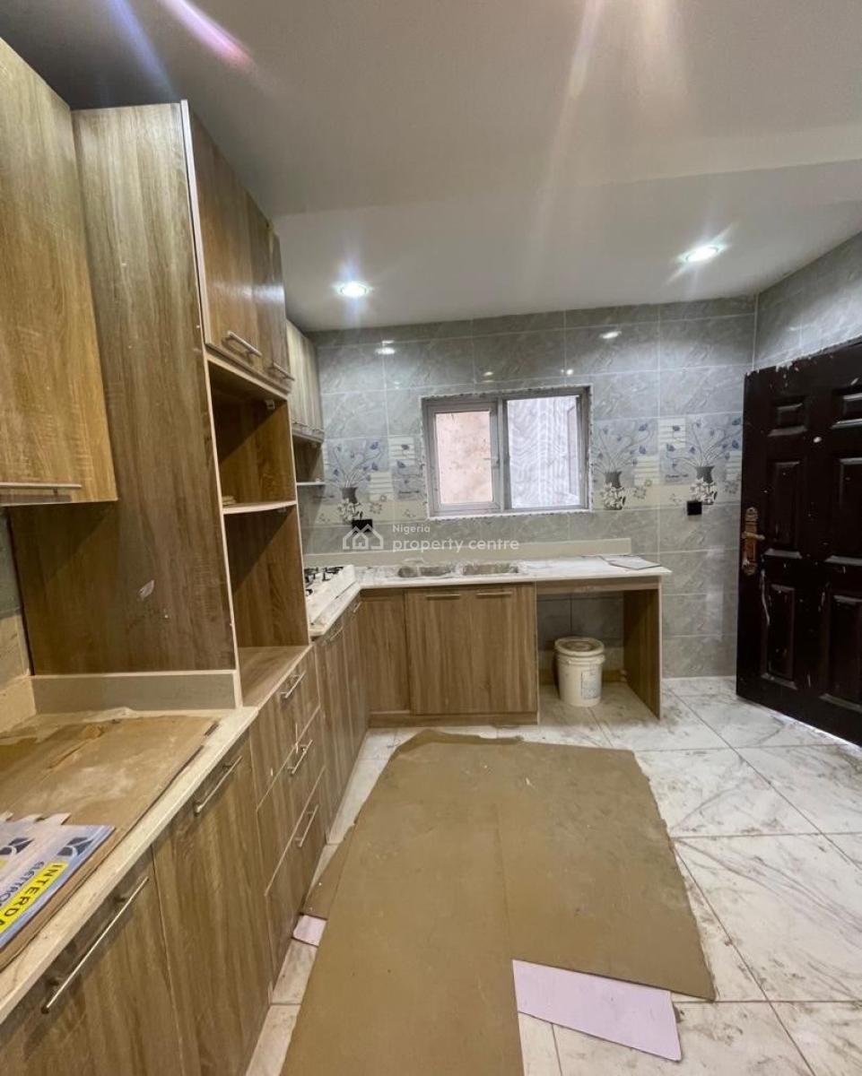 Spacious 3 Bedroom Apartment, Lekki Phase 1, Lekki, Lagos, Flat / Apartment for Rent