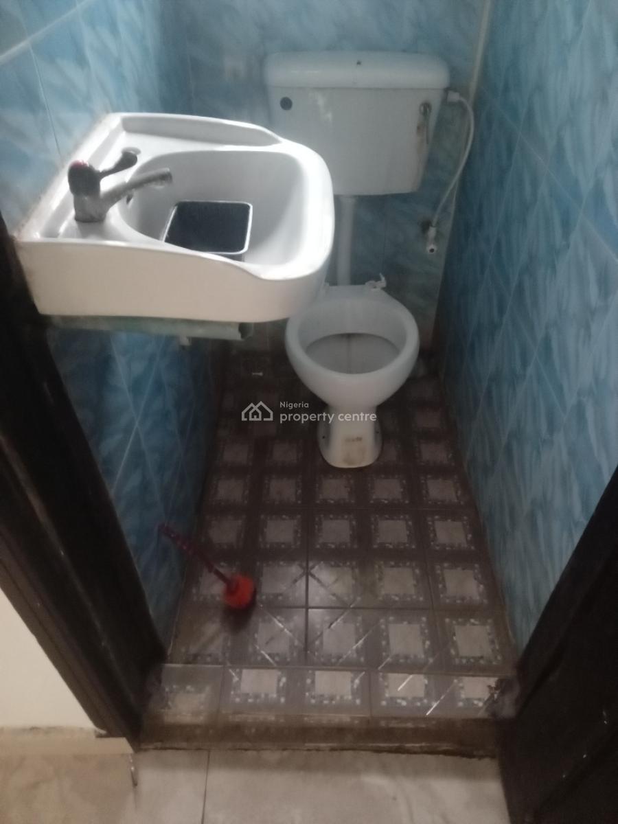 Spacious Fine 2 Bedroom Flat Upstairs, Platinum Estate, Badore, Ajah, Lagos, Flat / Apartment for Rent