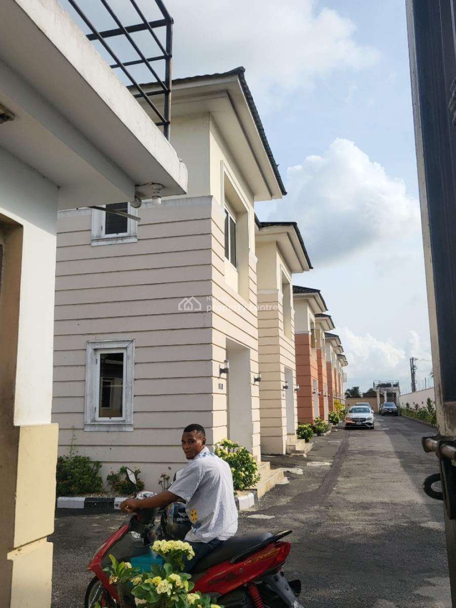 Spacious Elegant 4bedroom Semi Detached Duplex with Bq, Secure, Off Admiralty, Lekki Phase 1, Lekki, Lagos, Semi-detached Duplex for Rent