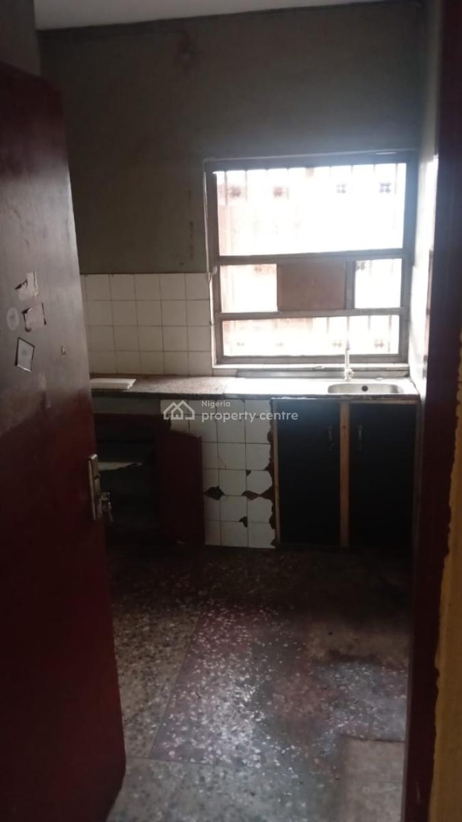 3-bedroom Flat, Off Alabi Street First Pedro Gbagada Lagos, Gbagada, Lagos, Flat / Apartment for Rent