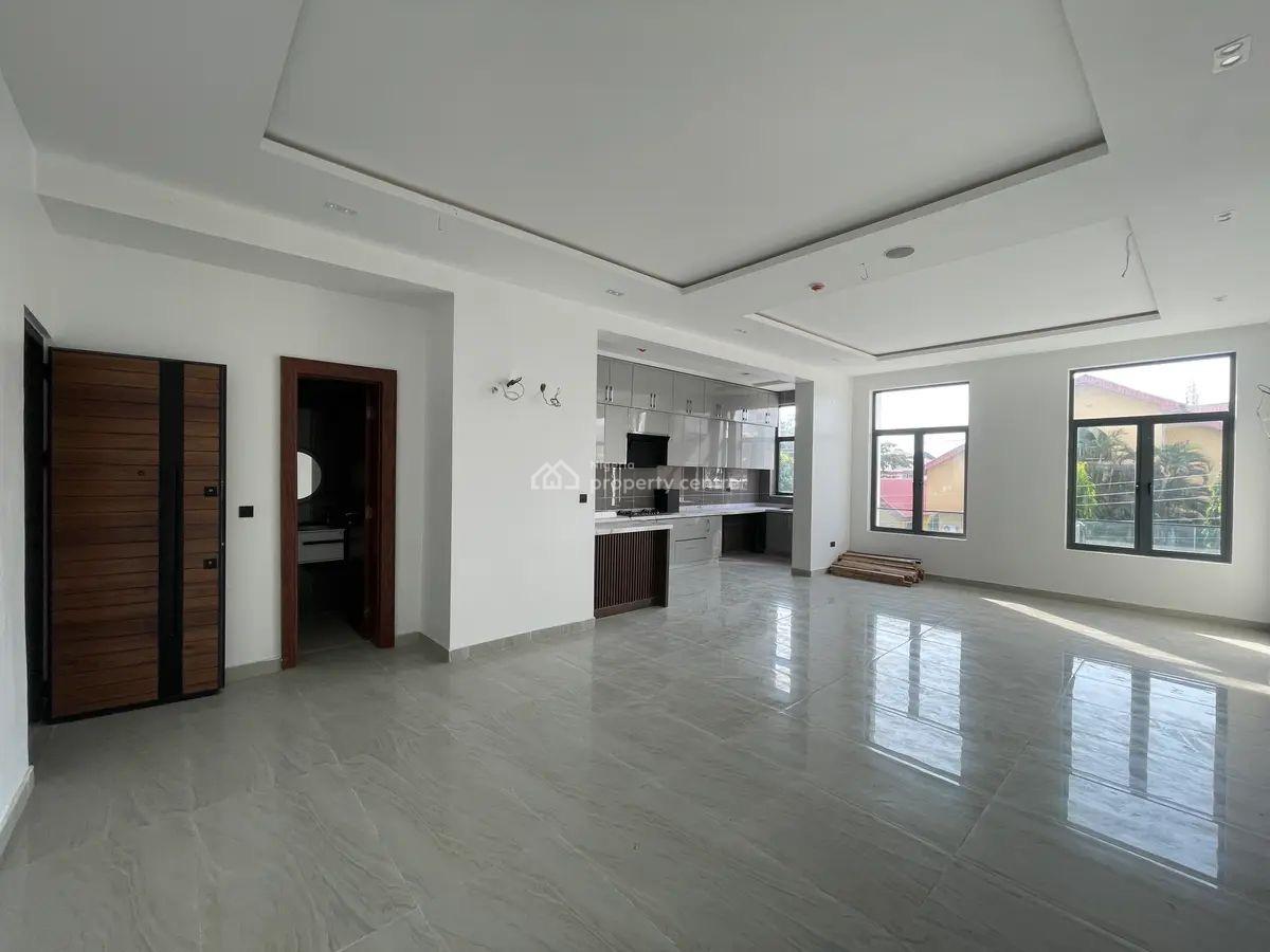 Classy 2 Bedroom Apartment, Lekki Phase 1, Lekki, Lagos, Flat / Apartment for Sale