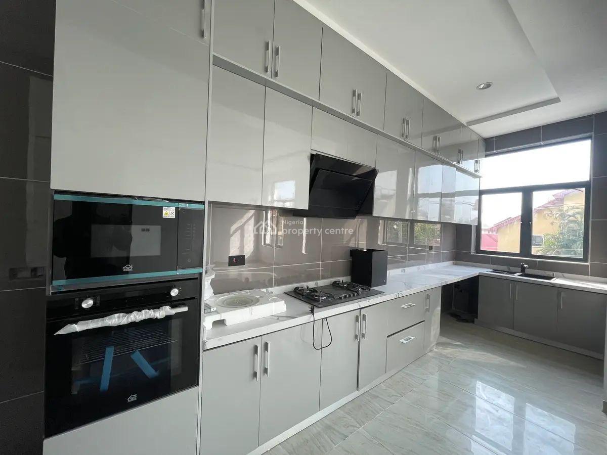 Classy 2 Bedroom Apartment, Lekki Phase 1, Lekki, Lagos, Flat / Apartment for Sale