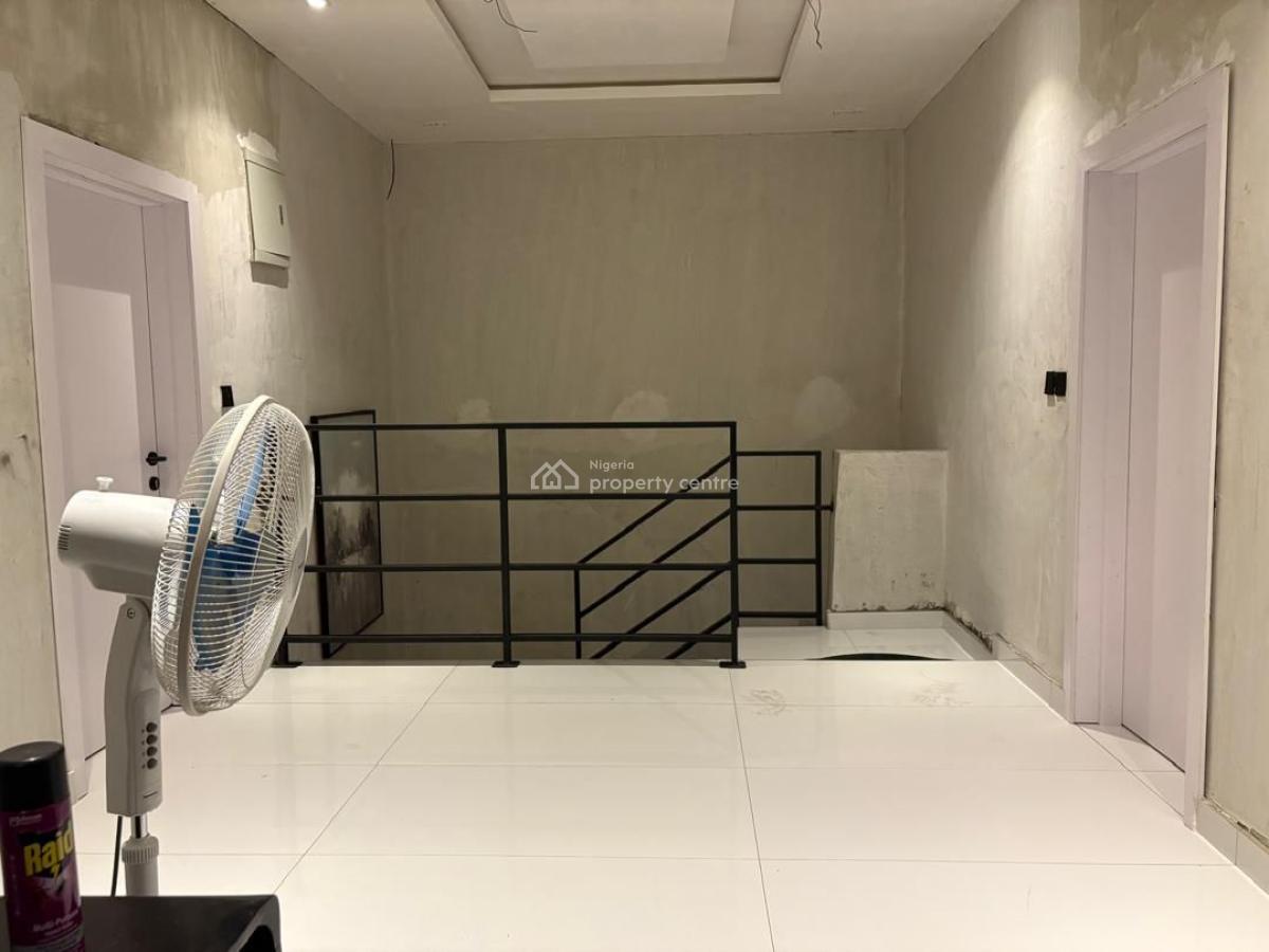 Lovely 4bedroom Semi Detached Duplex(distress), Osapa, Lekki, Lagos, Semi-detached Duplex for Sale