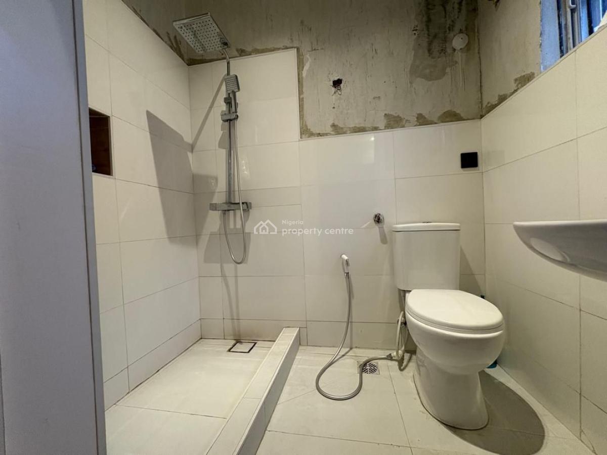 Lovely 4bedroom Semi Detached Duplex(distress), Osapa, Lekki, Lagos, Semi-detached Duplex for Sale