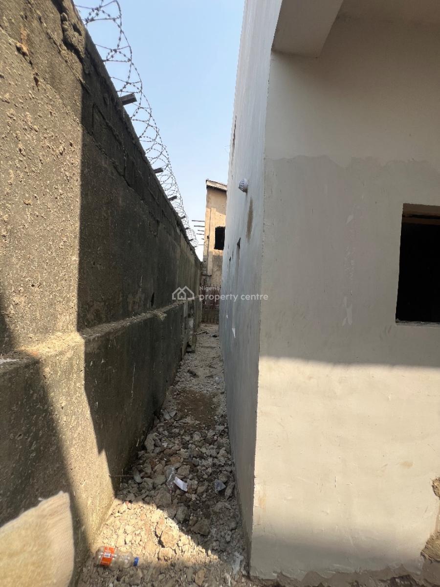 Beautifully Built Studio Apartment, Obanikoro, Shomolu, Lagos, Self Contain (single Rooms) for Sale