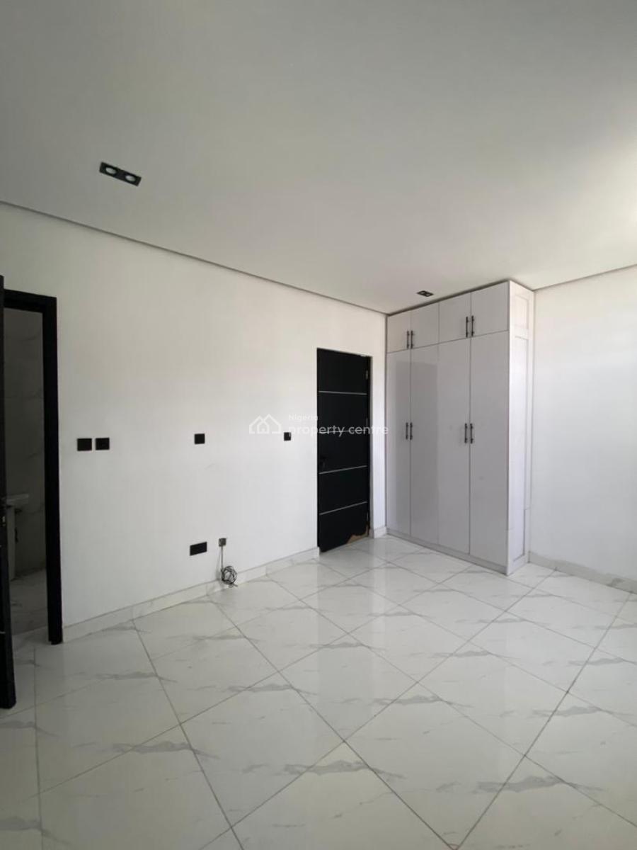Gorgeous 1 Bedroom Apartment in a Nice and Serene Neighborhood, Ologolo, Lekki, Lagos, Flat / Apartment for Sale