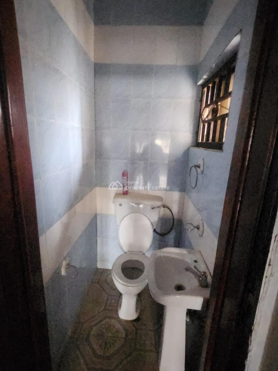 Nice 2 Bedroom Flat Serviced with Ac and Generator, Tarred Rd, Zone4, Zone 4, Wuse, Abuja, Flat / Apartment for Rent