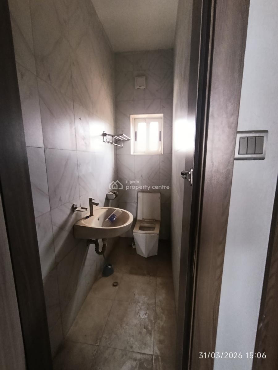 425sqm Office and Showroom Space with Standing Acs and Multiple Toilet, Very Nice Neighbourhood Tared Road Nice Location, Jabi, Abuja, Plaza / Complex / Mall for Rent