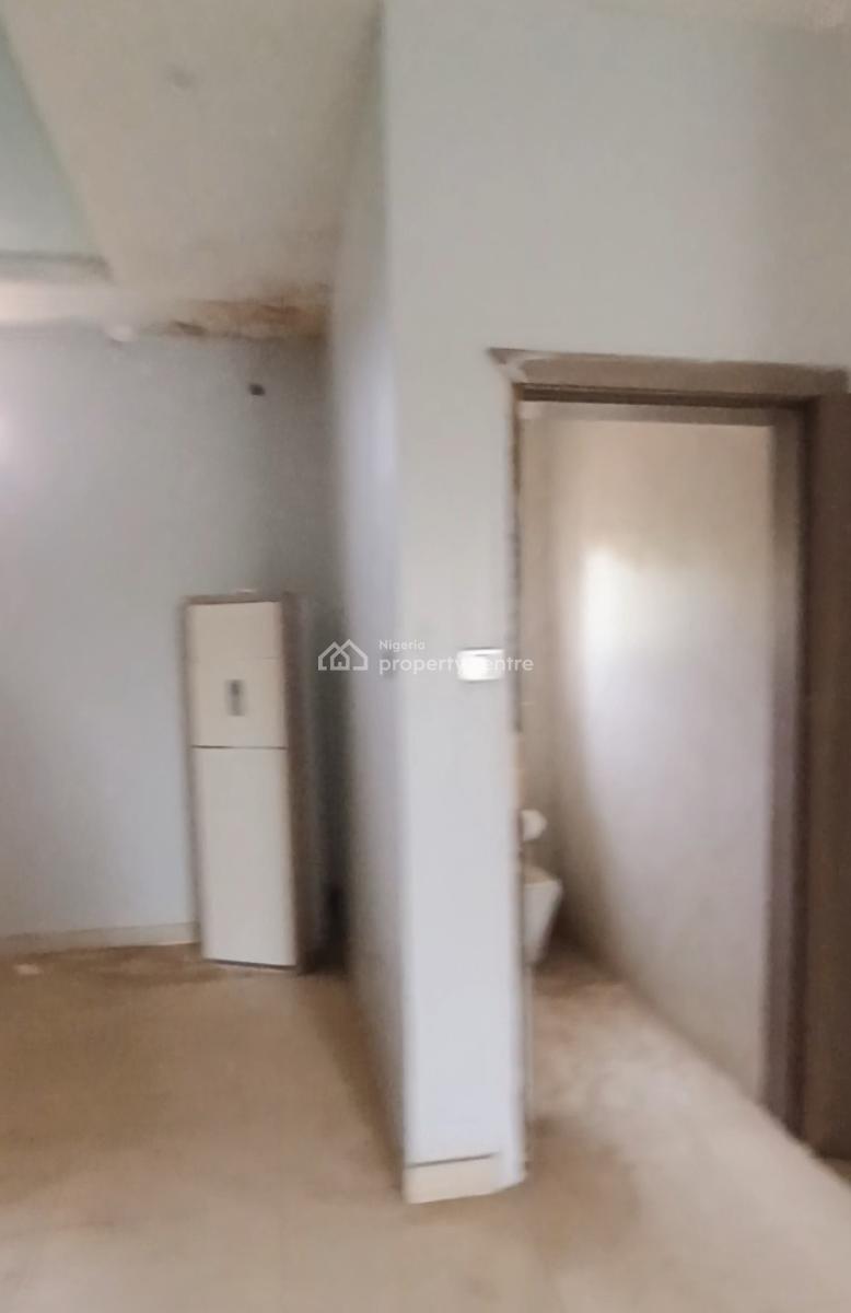 425sqm Office and Showroom Space with Standing Acs and Multiple Toilet, Very Nice Neighbourhood Tared Road Nice Location, Jabi, Abuja, Plaza / Complex / Mall for Rent