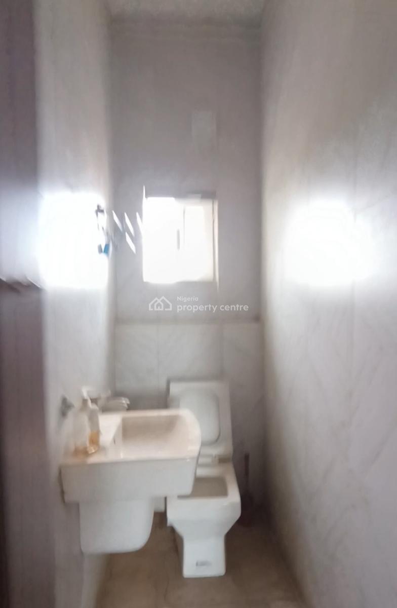 425sqm Office and Showroom Space with Standing Acs and Multiple Toilet, Very Nice Neighbourhood Tared Road Nice Location, Jabi, Abuja, Plaza / Complex / Mall for Rent