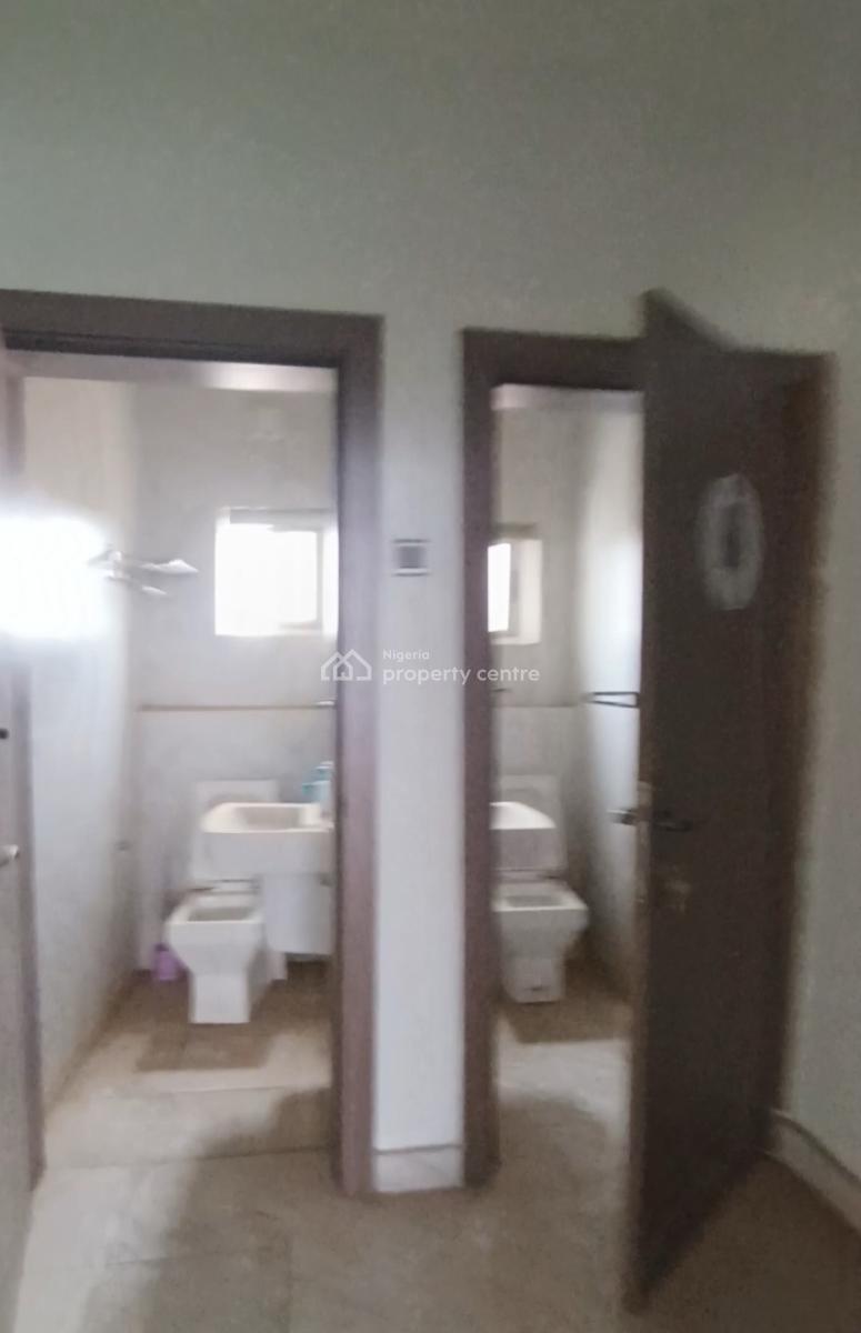 425sqm Office and Showroom Space with Standing Acs and Multiple Toilet, Very Nice Neighbourhood Tared Road Nice Location, Jabi, Abuja, Plaza / Complex / Mall for Rent