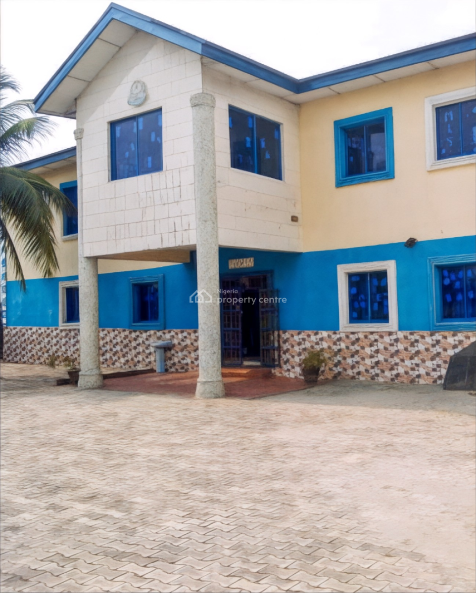 12 Classrooms School with 3 Halls & 4 Offices in a Secure Vicinity, Chinda, Ada George, Port Harcourt, Rivers, School for Rent