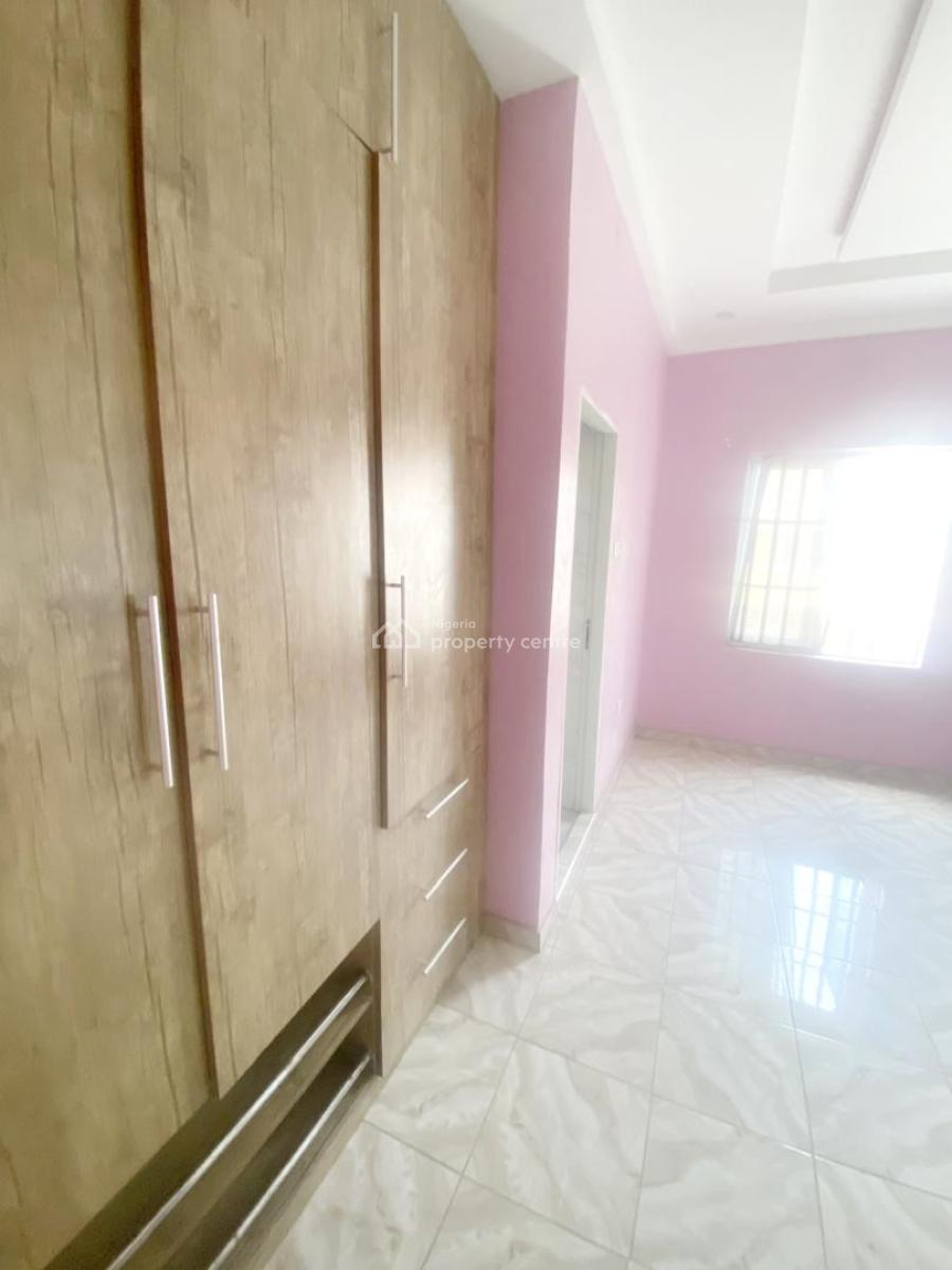 Luxury & Well Maintained 3 Bedroom Apartment in an Estate, Gbagada, Lagos, Flat / Apartment for Rent