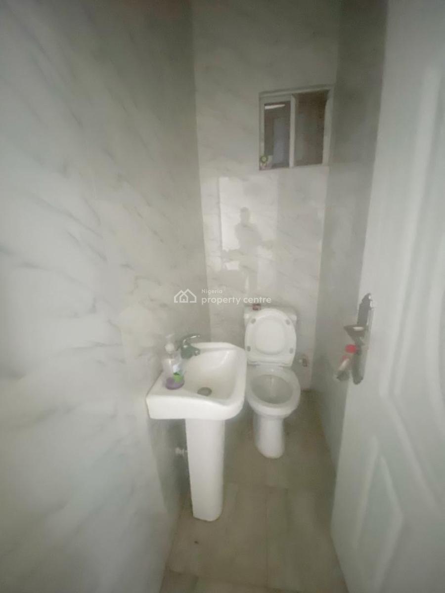 Luxury & Well Maintained 3 Bedroom Apartment in an Estate, Gbagada, Lagos, Flat / Apartment for Rent