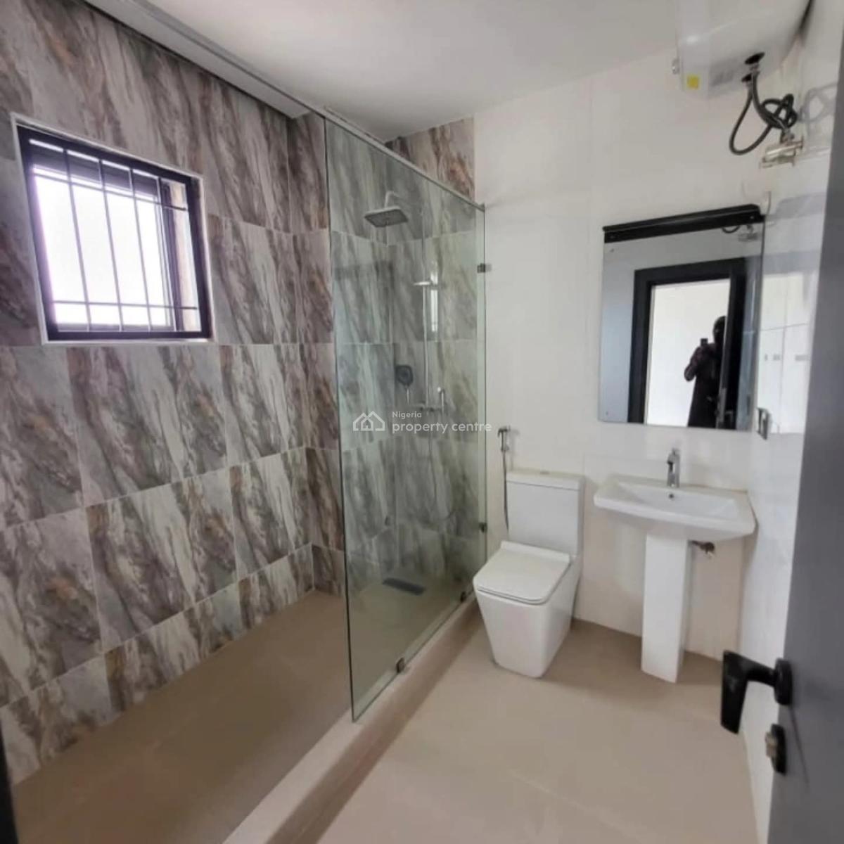 4bedroom Terrace Duplex with a Room Bq  in Guzape Abuja, Guzape District, Abuja, House for Sale