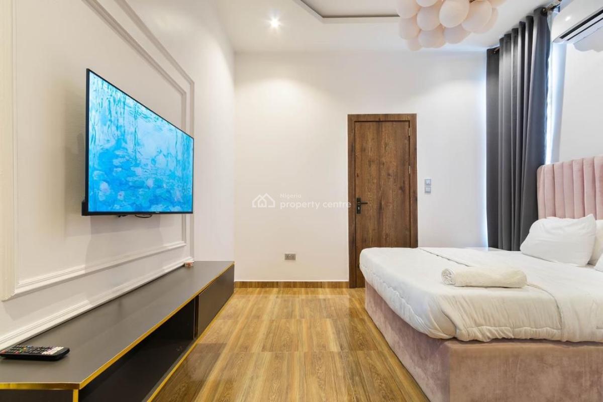 Beautiful 3 Bedroom Maisonette with Top Notch Amenities Available for, Lekki Phase 1, Lekki, Lagos, Flat / Apartment Short Let