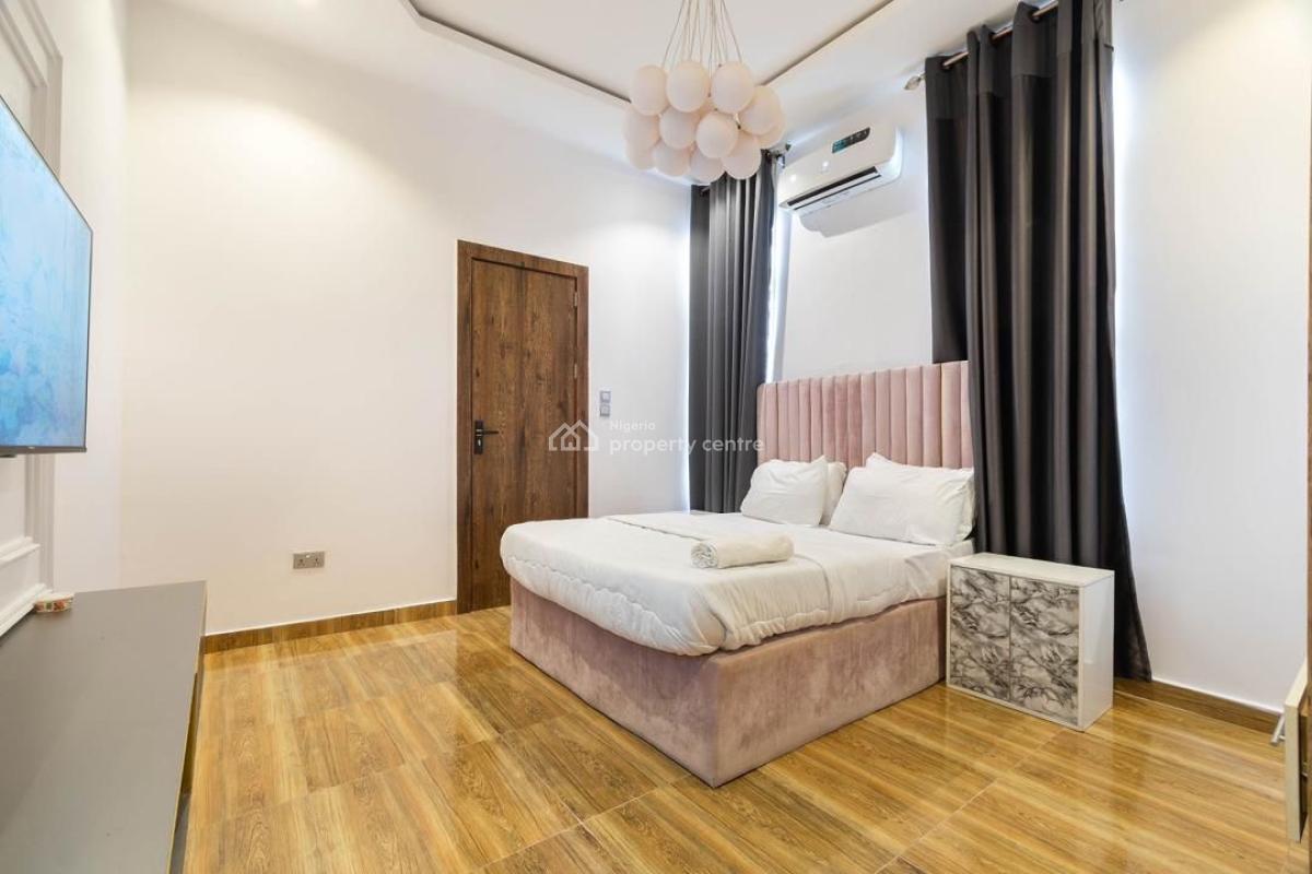 Beautiful 3 Bedroom Maisonette with Top Notch Amenities Available for, Lekki Phase 1, Lekki, Lagos, Flat / Apartment Short Let