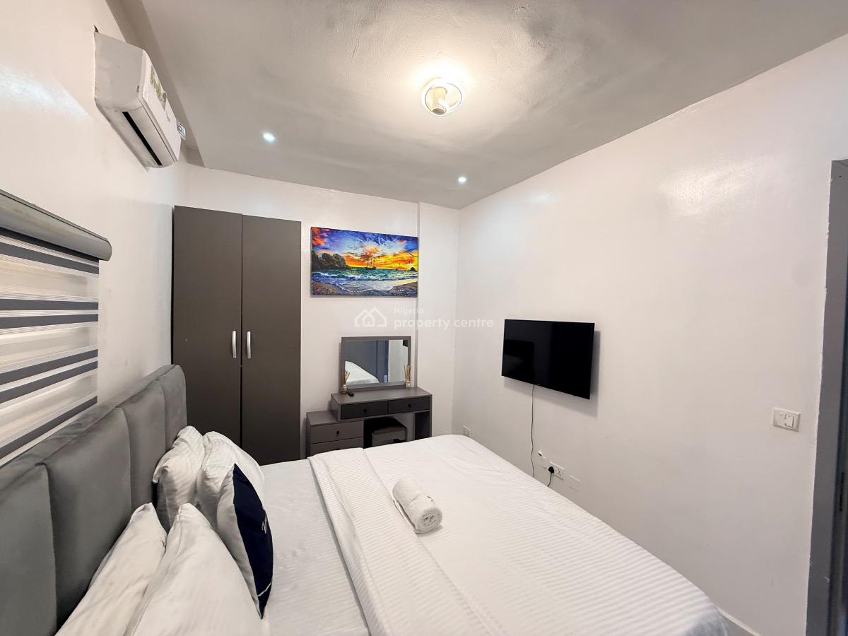 Standard Furnished and Serviced Mini Flat with Guest Toilet, Off Admiralty Way, Lekki Phase 1, Lekki, Lagos, Flat / Apartment for Rent