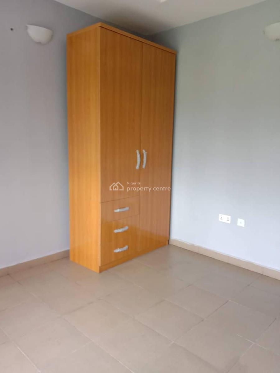 a Spacious 3bedrooms Flat...(upstairs), Cooperative Road Badore, Ajah, Lagos, Flat / Apartment for Rent