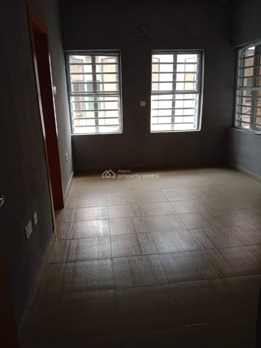 a Spacious 3bedrooms Flat...(upstairs), Cooperative Road Badore, Ajah, Lagos, Flat / Apartment for Rent
