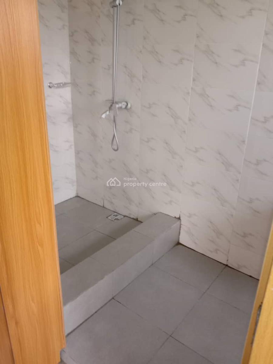 a Spacious 3bedrooms Flat...(upstairs), Cooperative Road Badore, Ajah, Lagos, Flat / Apartment for Rent