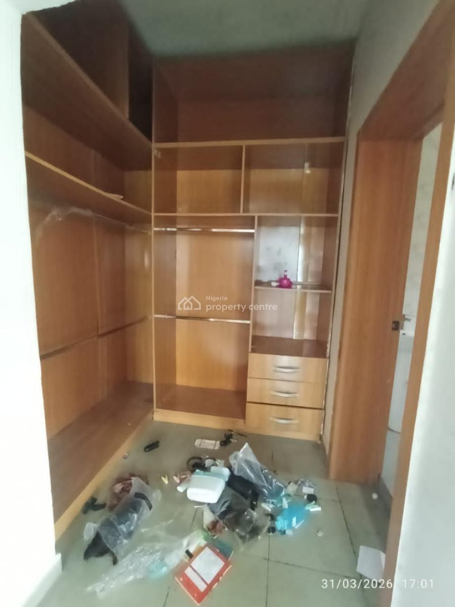 a Spacious 3bedrooms Flat...(upstairs), Cooperative Road Badore, Ajah, Lagos, Flat / Apartment for Rent