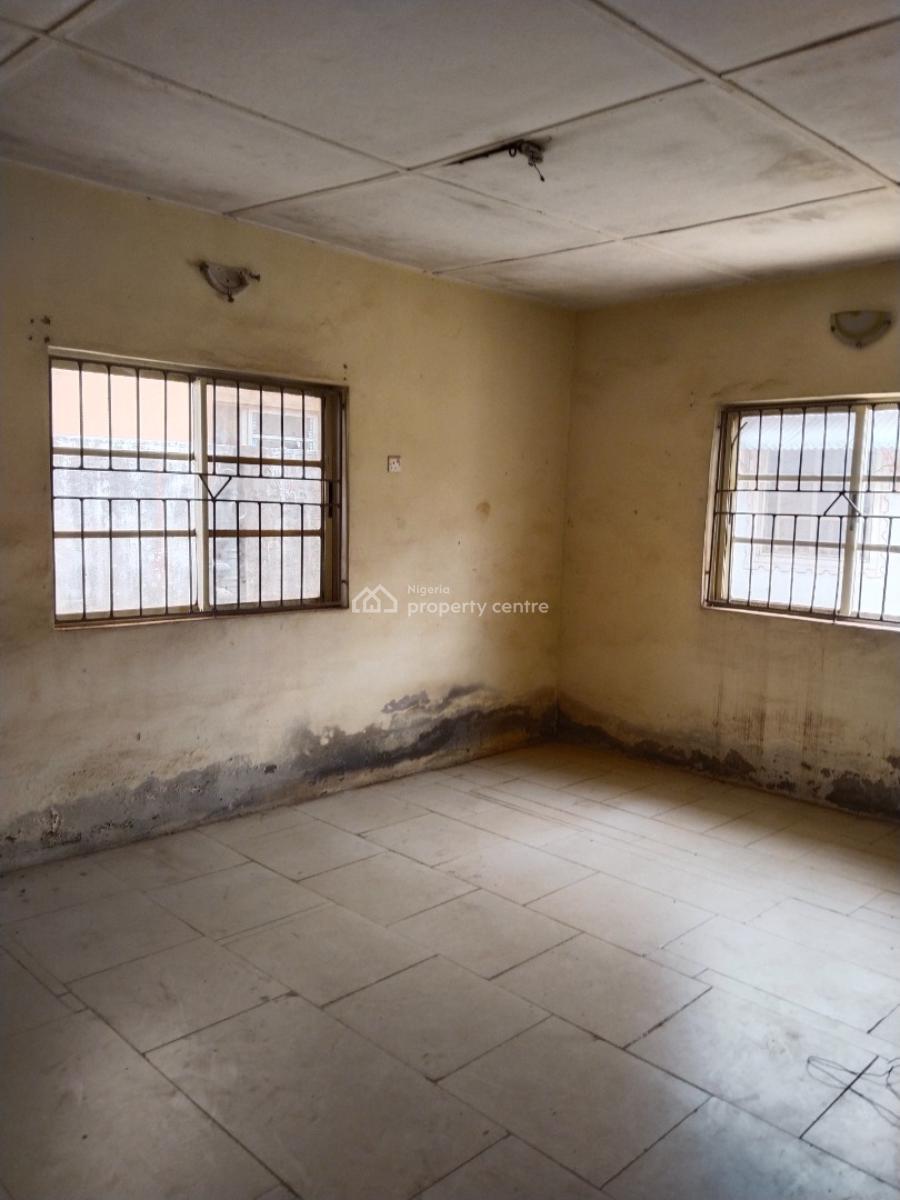 Very Neat 3 Bedroom Flat with Master Bedroom and Visitors Toilet, Oreyo Off Igbe Road, Igbogbo, Ikorodu, Lagos, Flat / Apartment for Rent
