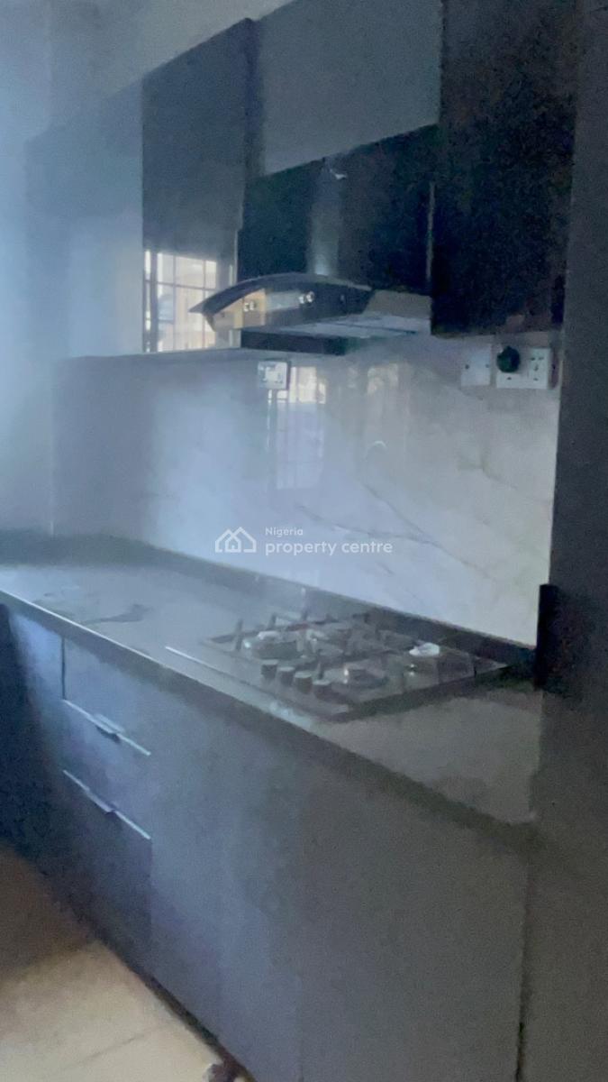 Spacious 3 Bedroom Apartment, Lekki Phase 1, Lekki, Lagos, Flat / Apartment for Rent