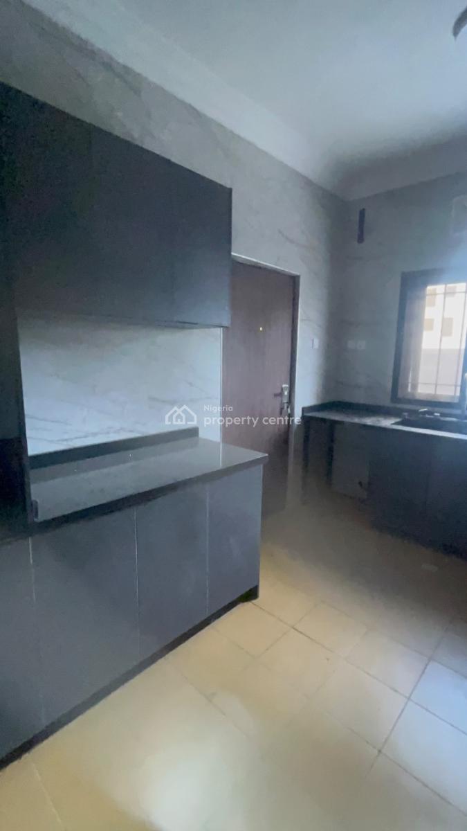 Spacious 3 Bedroom Apartment, Lekki Phase 1, Lekki, Lagos, Flat / Apartment for Rent