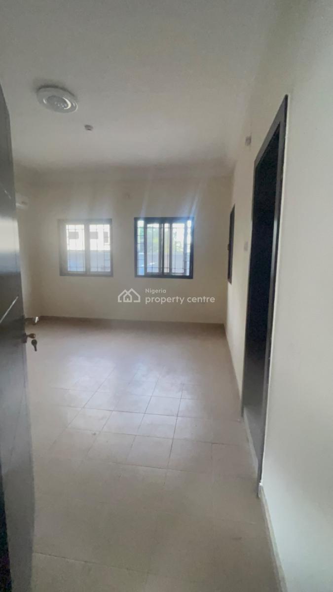 Spacious 3 Bedroom Apartment, Lekki Phase 1, Lekki, Lagos, Flat / Apartment for Rent