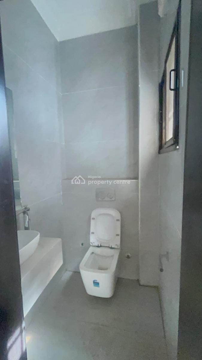 Spacious 3 Bedroom Apartment, Lekki Phase 1, Lekki, Lagos, Flat / Apartment for Rent