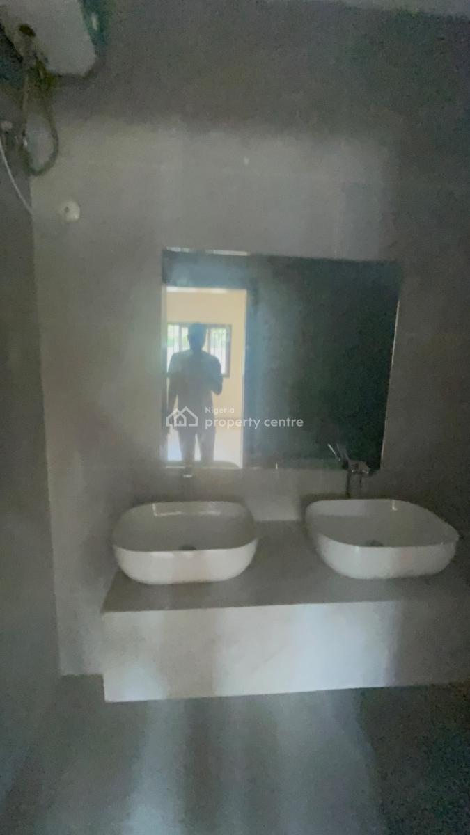 Spacious 3 Bedroom Apartment, Lekki Phase 1, Lekki, Lagos, Flat / Apartment for Rent