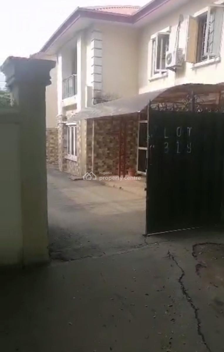 Demolishable Old Building on a 1200 Sqm of Land, Utako, Abuja, Residential Land Joint Venture