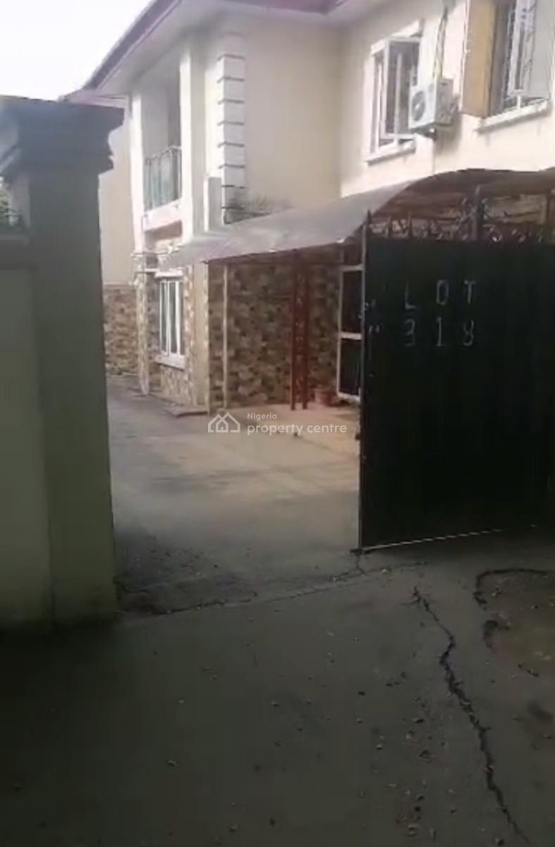 Demolishable Old Building on a 1200 Sqm of Land, Utako, Abuja, Residential Land Joint Venture