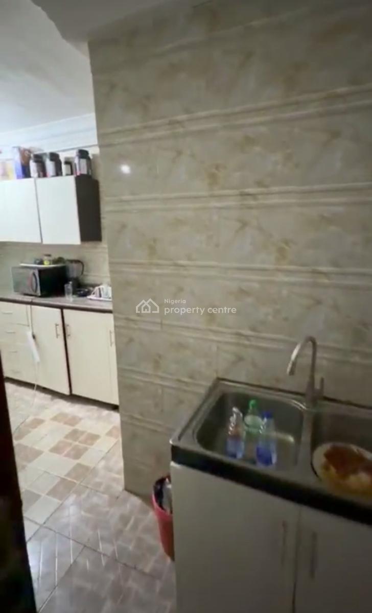 Luxury Spacious Standard 3 Bedroom Apartment  with Bq, Utako, Abuja, Flat / Apartment for Rent