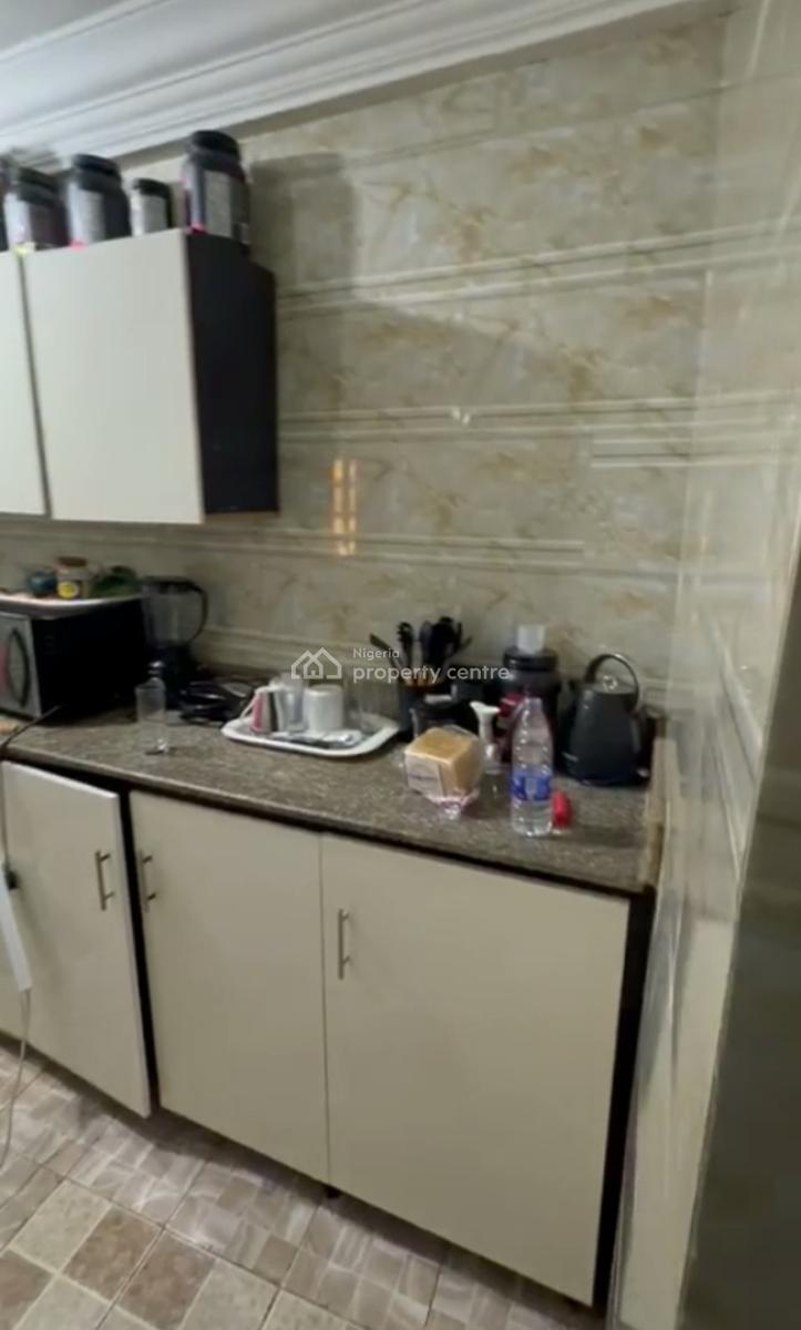 Luxury Spacious Standard 3 Bedroom Apartment  with Bq, Utako, Abuja, Flat / Apartment for Rent